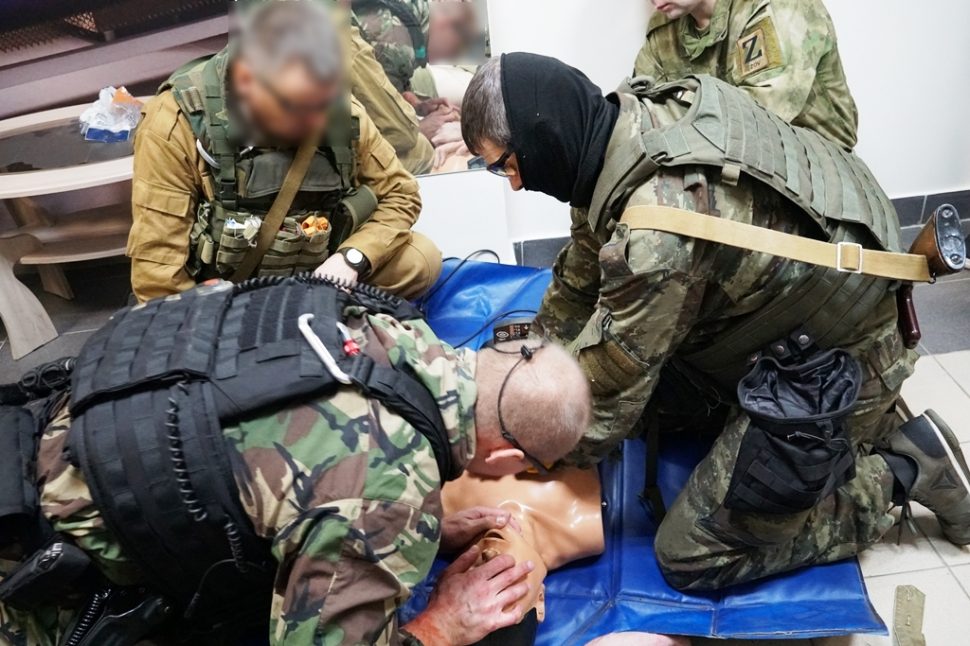 Офицеры Росгвардии провели занятия по медподготовке с добровольцами из Архангельской области